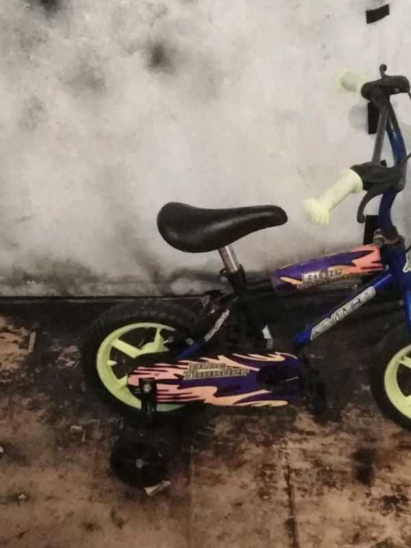 bike with stabilisers for 5 year old